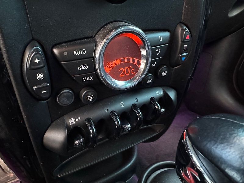 Mini Cooper (2013) 2.0 D 105kW ALL4 AUT - fotka 17 z 47