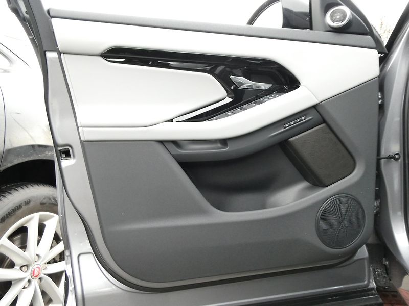 Land Rover Range Rover Evoque 2,0 Dynamic SE D165 aut.4x4 - fotka 15 z 39