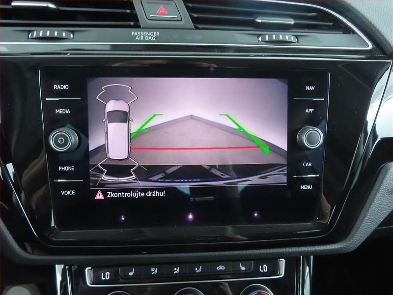 Volkswagen Touran (2023) 1.5 TSI - fotka 24 z 30