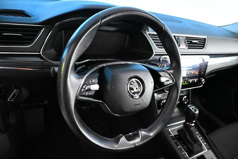 Škoda Superb (2023) 2.0 DSG STYLE Matrix LED VIRTU - fotka 13 z 38