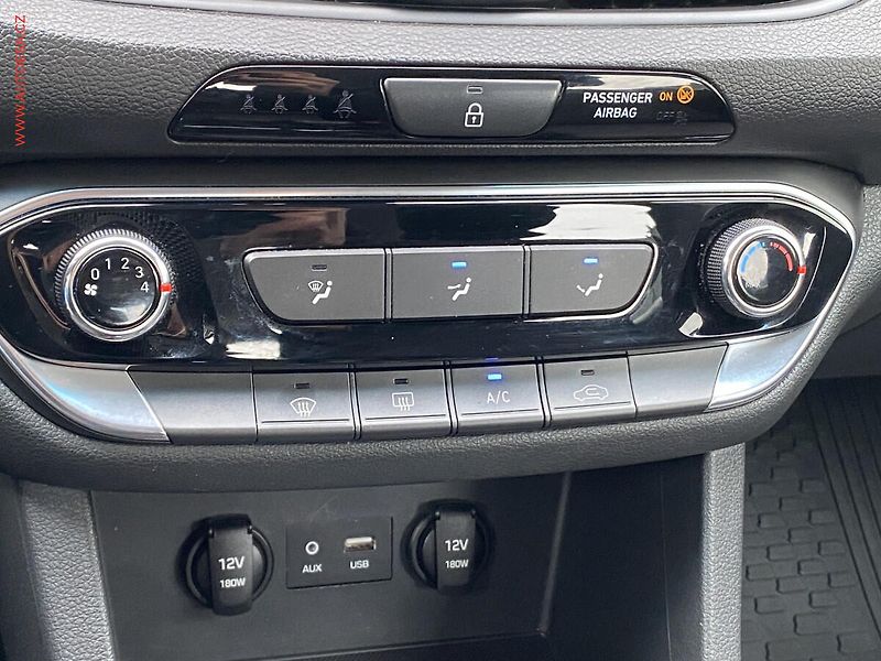 Hyundai i30 (2020) 1.6CRDi, ČR, Comfort - fotka 16 z 19
