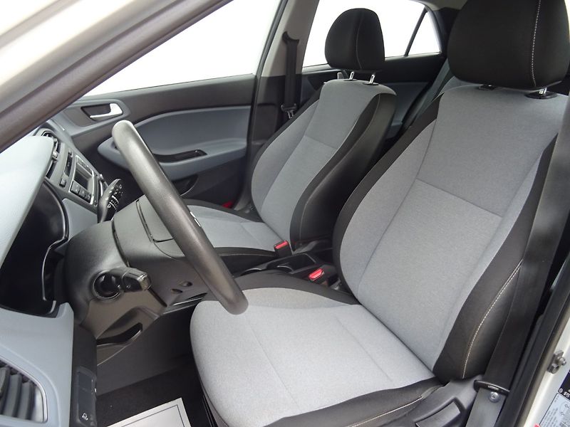 Hyundai i20 (2015) 1.2i,1majČR,s.kniha,klima - fotka 8 z 22