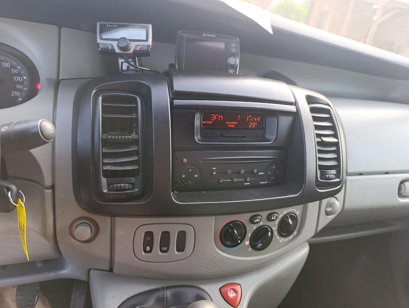 Renault Trafic (2007) 2.0 DCi long,klima,zahrádka,TZ - fotka 11 z 17