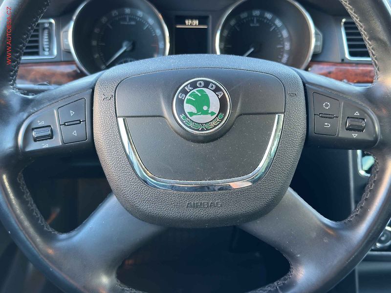Škoda Superb (2011) 2.0TDi 4x4, ČR, Elegance, DSG - fotka 12 z 22