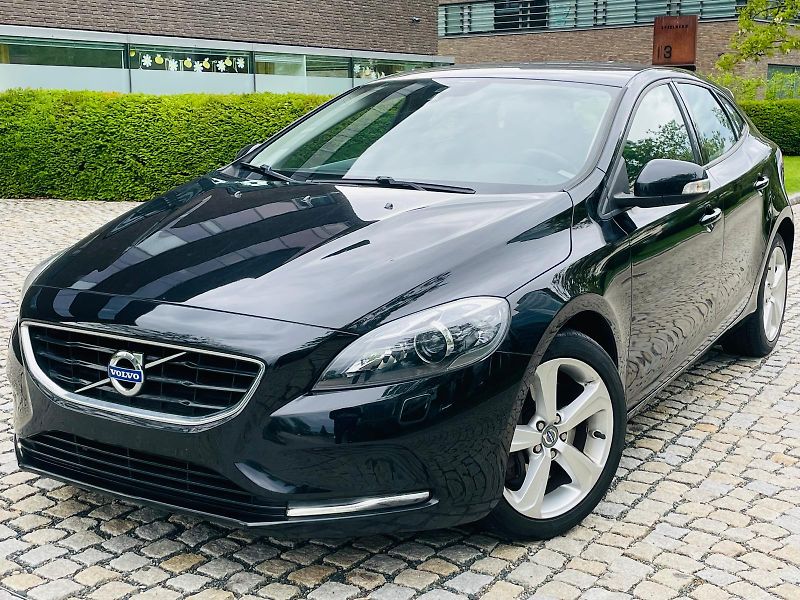 Volvo V40 2.0D3 5VÁLEC MANUÁL 1MAJITEL - fotka 1 z 41