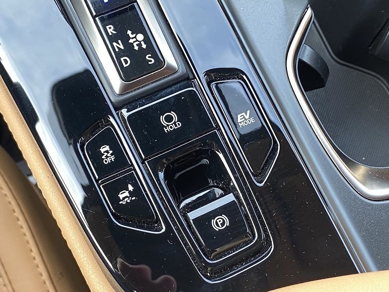 Lexus NX 350h 2.5HEV, ČR, ExecutiveTOP, 4x4 - fotka 31 z 40
