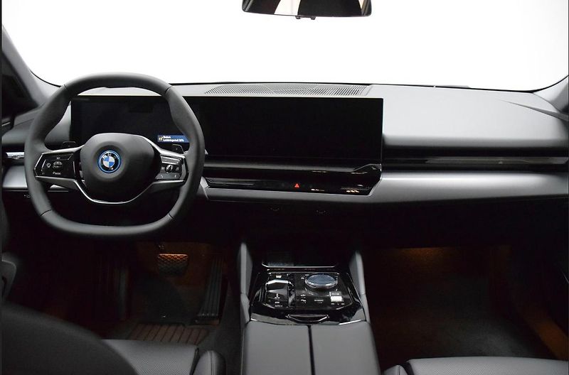 BMW Řada 5 530e xDrive Touring Tažné - fotka 9 z 19