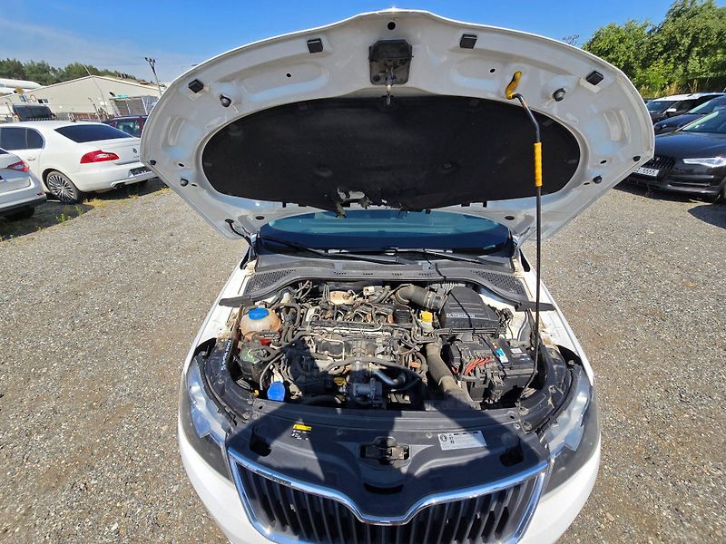 Škoda Rapid (2014) 1.6 TDi 66kw Elegance DSG,nová - fotka 22 z 23