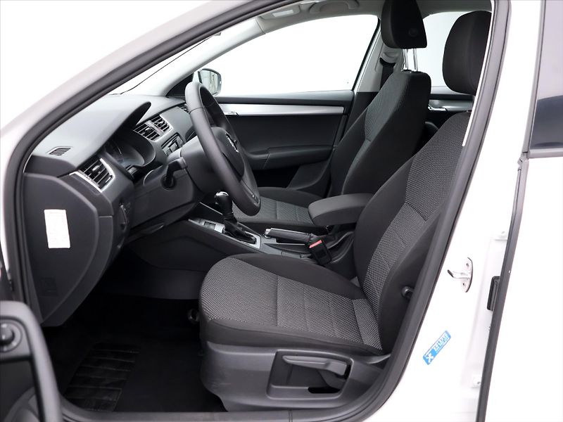 Škoda Octavia 1,6 TDi 81kW DSG Ambition CZ - fotka 11 z 12