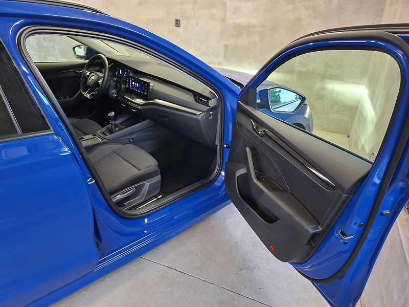 Škoda Octavia (2023) 2.0 TDI, VYHŘ.VOLANT, TAŽNÉ - fotka 16 z 24