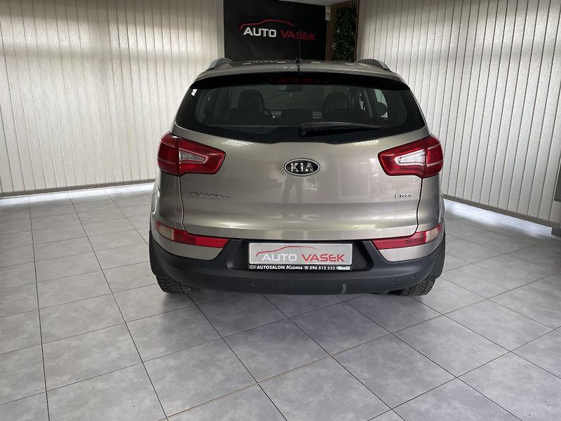 Kia Sportage 2.0 CRDi 4x4 ČR SERVIS.DIGIAC - fotka 10 z 25