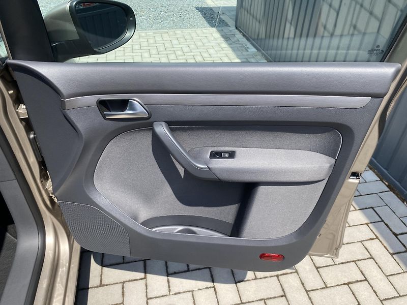 Volkswagen Touran 1.2 TSI 77kW-CLIMATRONIC-NAVI - fotka 37 z 41