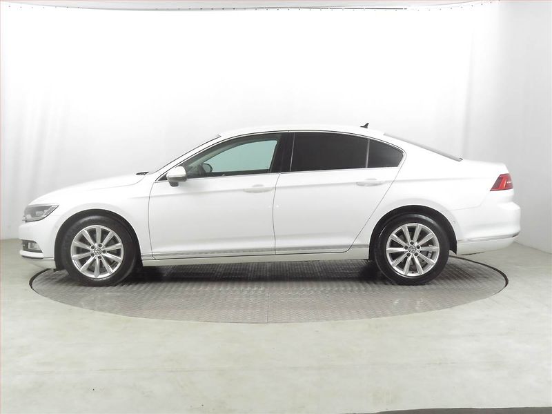 Volkswagen Passat (2017) 2.0 TDI, Automat, Navi - fotka 3 z 22