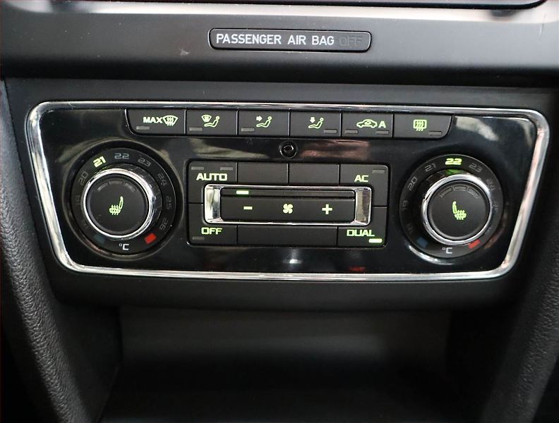 Škoda Superb (2010) 2.0 TDI, Xenony, Tempomat - fotka 18 z 23