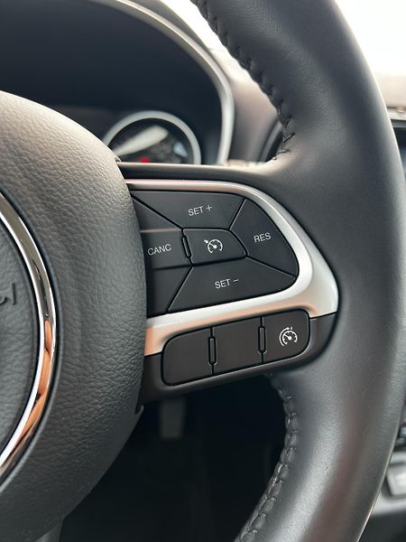 Jeep Compass 1.4 MultiAir 103kW Night Eagle - fotka 10 z 22