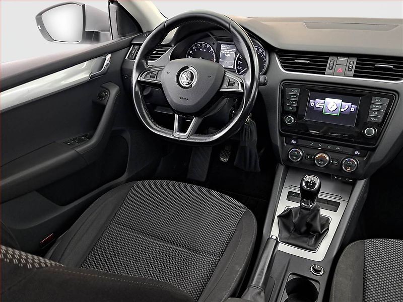 Škoda Octavia (2014) 1.6 TDI, Navi, Tempomat - fotka 7 z 16
