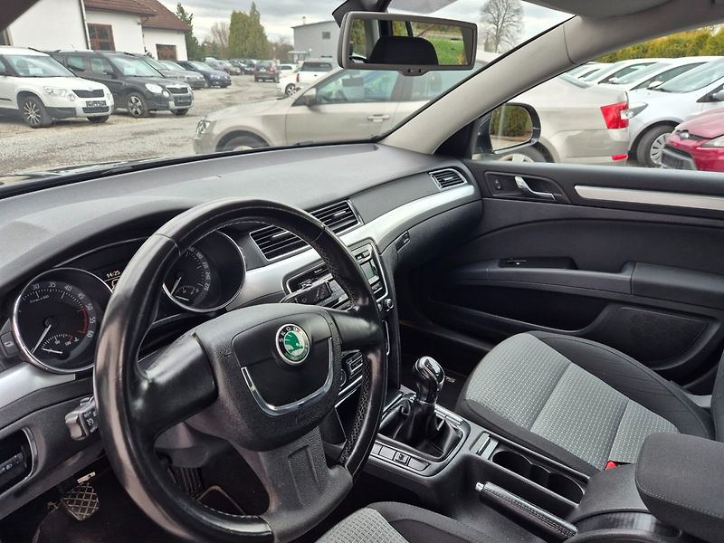 Škoda Superb (2011) 2.0 TDI Serviska Rozvody - fotka 47 z 48