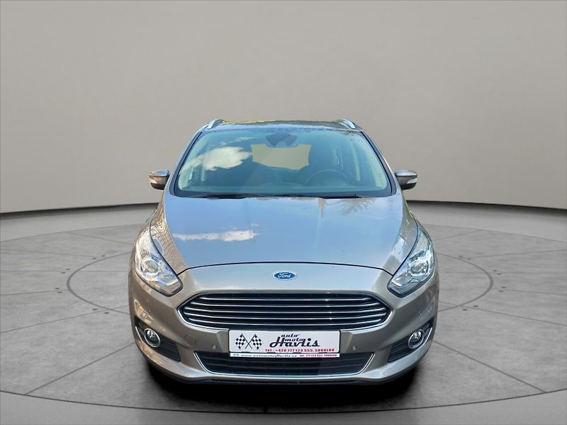 Ford S-MAX 2,0 Titanium 110 kW PowerShift - fotka 2 z 39
