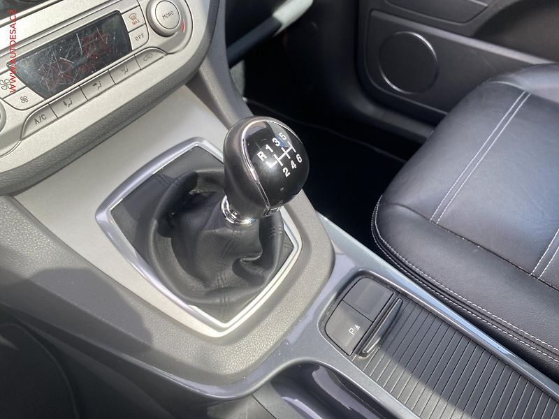 Ford Kuga (2009) 2.0 TDCi, Titanium, TZ, panor - fotka 14 z 15