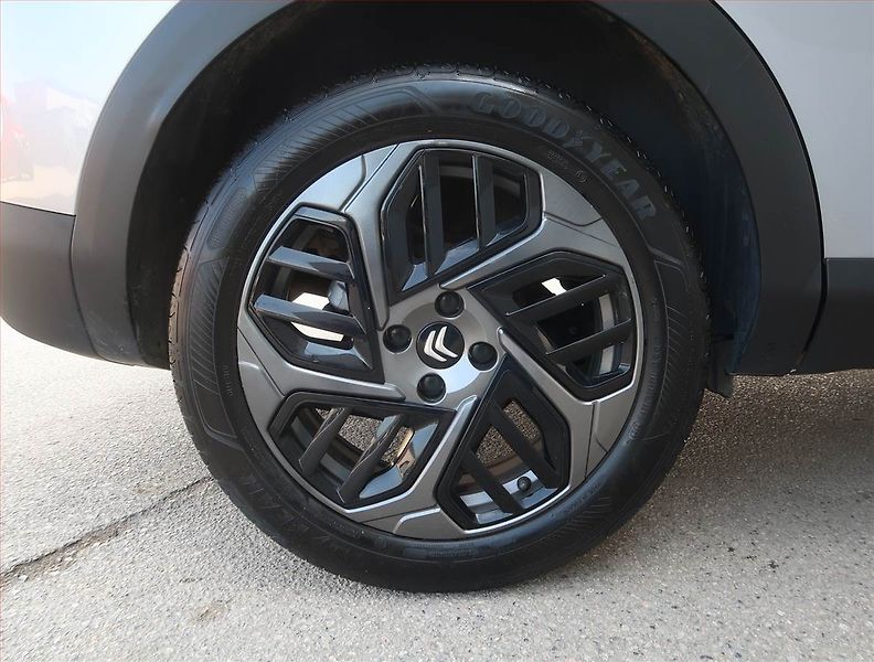 Citroën C4 (2023) Feel 1.2 PureTech, Automat - fotka 15 z 18