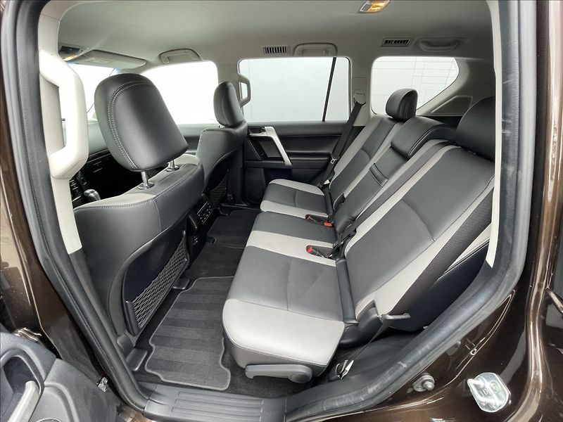 Toyota Land Cruiser 2,8 D4-D AT6 Executive NAVI - fotka 16 z 24