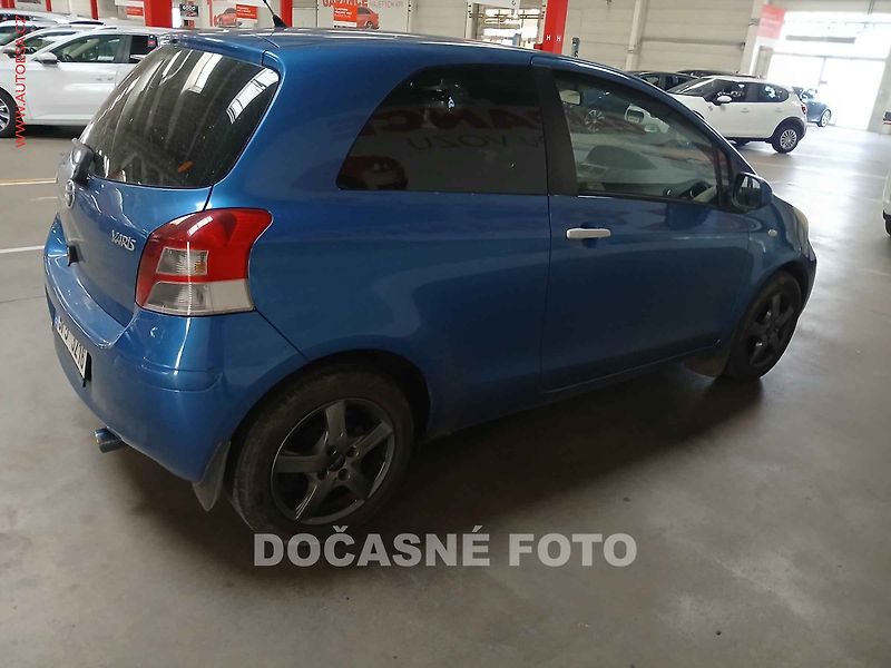 Toyota Yaris (2010) 1.4i, autoAC - fotka 2 z 3