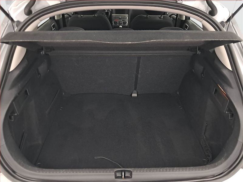 Citroën C4 (2016) 1.2 PureTech, Tempomat - fotka 14 z 18