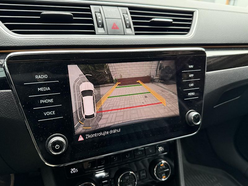 Škoda Superb (2018) 2.0 TDi 4x4 L&K DSG  ZAK V ČR - fotka 18 z 22