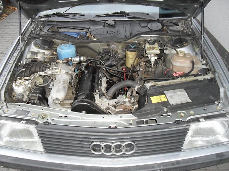 Audi 100 2,3 E C3 100Kw Velmi zachovalá - fotka 20 z 21