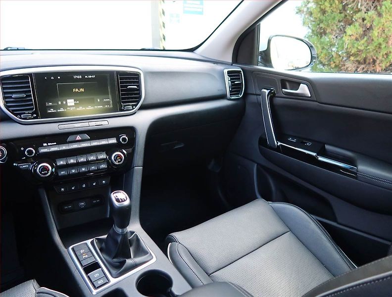 Kia Sportage (2019) 1.6 T-GDI - fotka 8 z 24