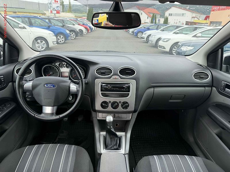 Ford Focus (2008) 1.6, AC - fotka 8 z 15