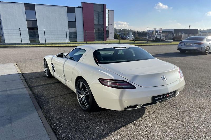 Mercedes-Benz SLS AMG B&O - fotka 9 z 15