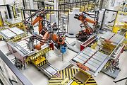 a na něj roboti položí jednotlivé moduly
