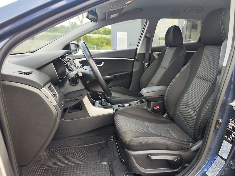 Hyundai i30 1.6 CRDi/81kW Trikolor Komfort - fotka 12 z 31