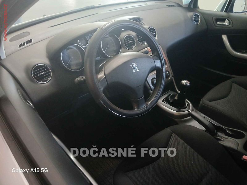 Peugeot 308 (2013) 1.4i, ČR, AC, park.asist - fotka 3 z 3