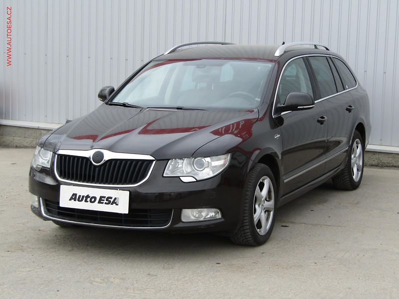 Škoda Superb (2012) 2.0 TDi, ČR, L&K, DSG, STK3 - fotka 3 z 20