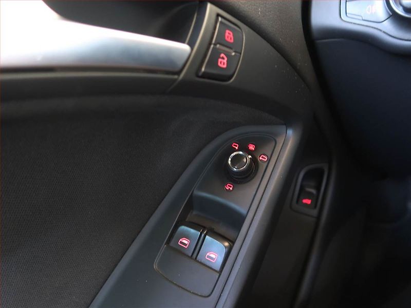 Audi A5 (2009) 2.0 TFSI, Xenony - fotka 14 z 14