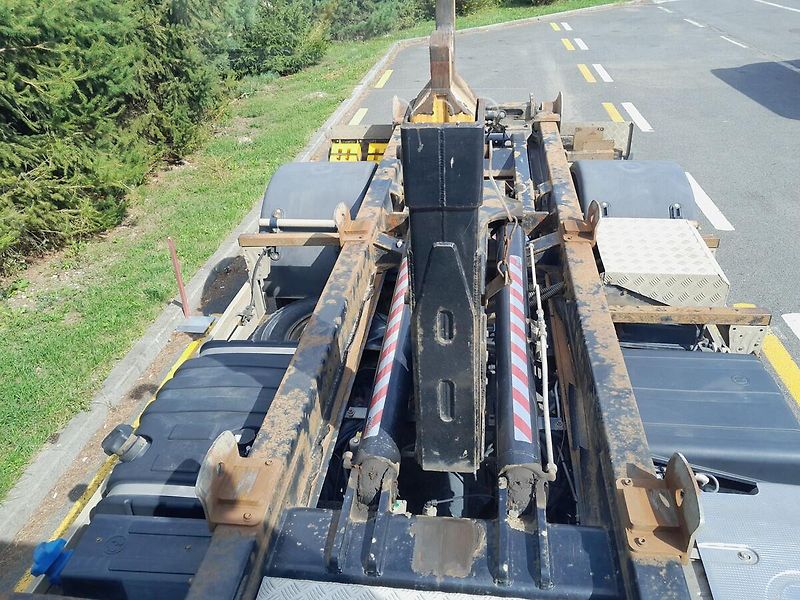 Iveco 120 E nosič kontejnerů - fotka 28 z 43