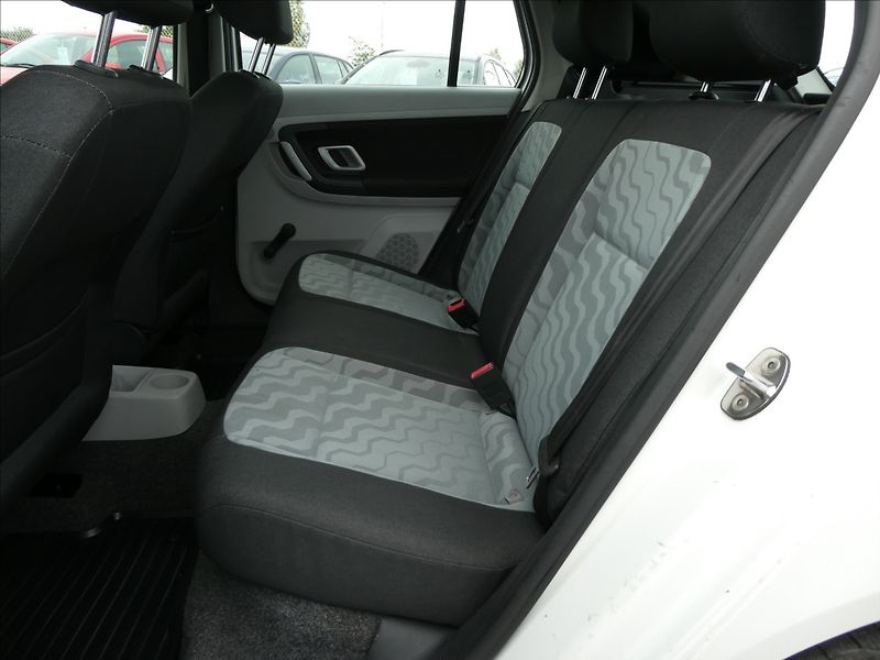 Škoda Fabia 1,2 HTP 51kW Ambiente,DPH,klim - fotka 17 z 51
