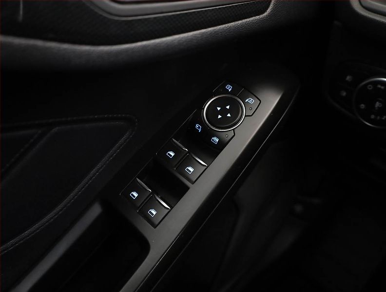 Ford Focus (2018) ST-Line 1.0 EcoBoost - fotka 16 z 18