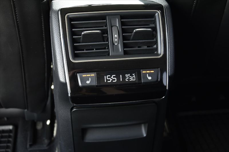 Škoda Superb 2.0 TDI 140kW 4x4 L&K DSG ČR - fotka 31 z 33