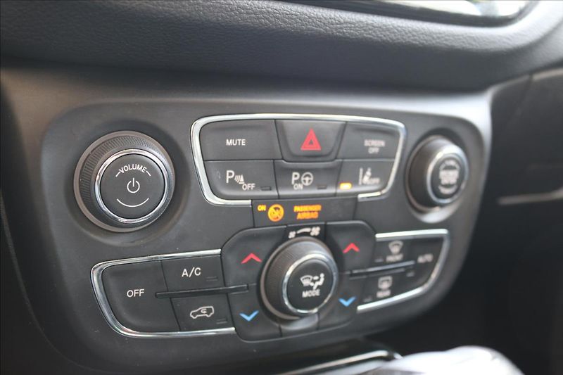 Jeep Compass 1,3 110 kW , ČR - fotka 26 z 47