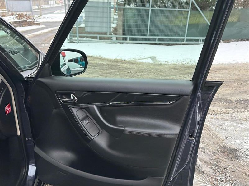 Citroën C4 Picasso 2,0 HDi 120 KW 7 míst DPH - fotka 25 z 26
