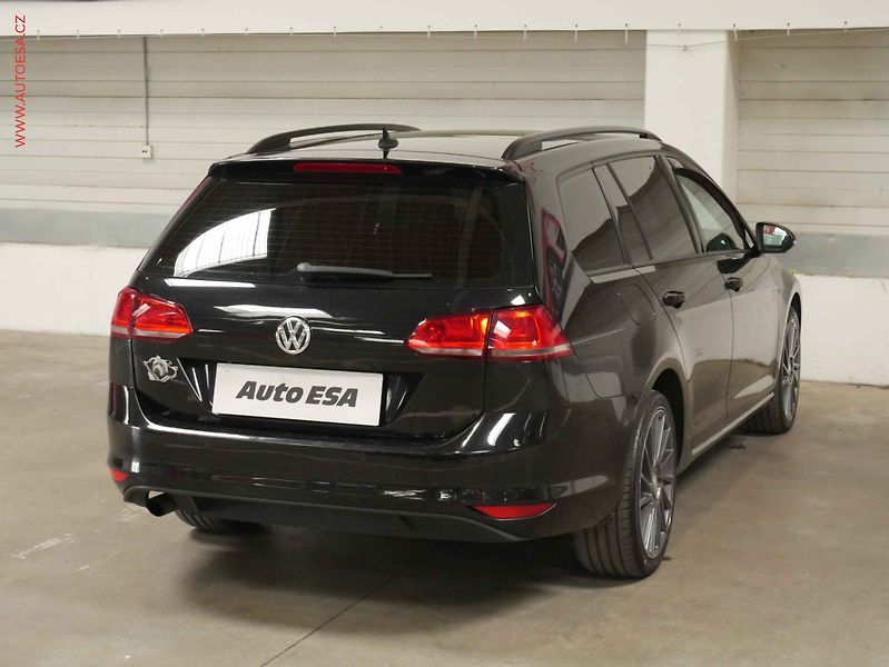 Volkswagen Golf (2015) 1.6TDi, Navi, panor - fotka 6 z 19