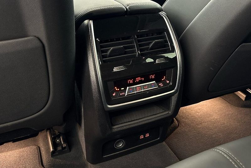 BMW X5 xDrive40i - fotka 27 z 29