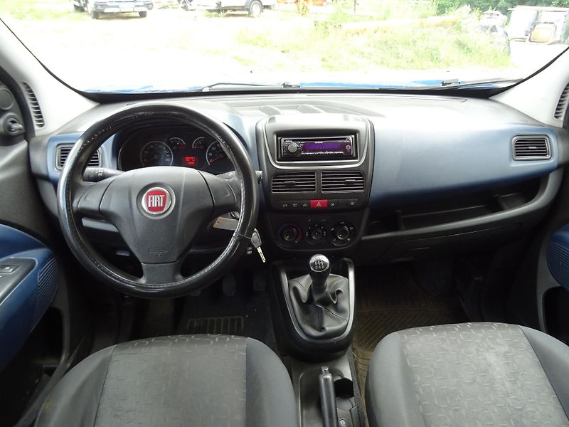 Fiat Dobló (2011) 1.3 JTD 66kw MAN5 - fotka 16 z 24