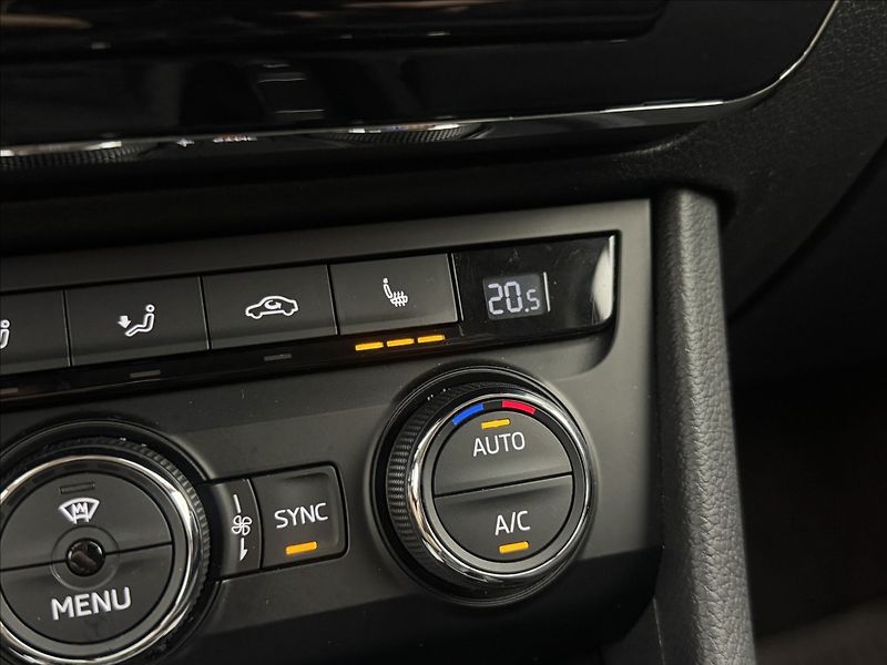 Škoda Superb 2,0 DSG STYLE+ CANTON DPH ČR - fotka 23 z 38