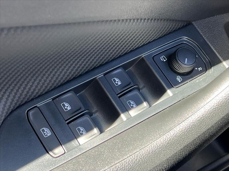 Škoda Kamiq 1,0 TSi 85kW 7DSG MONTE CARLO - fotka 20 z 26