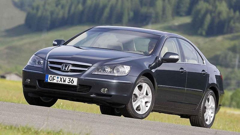 Peugeot 607.