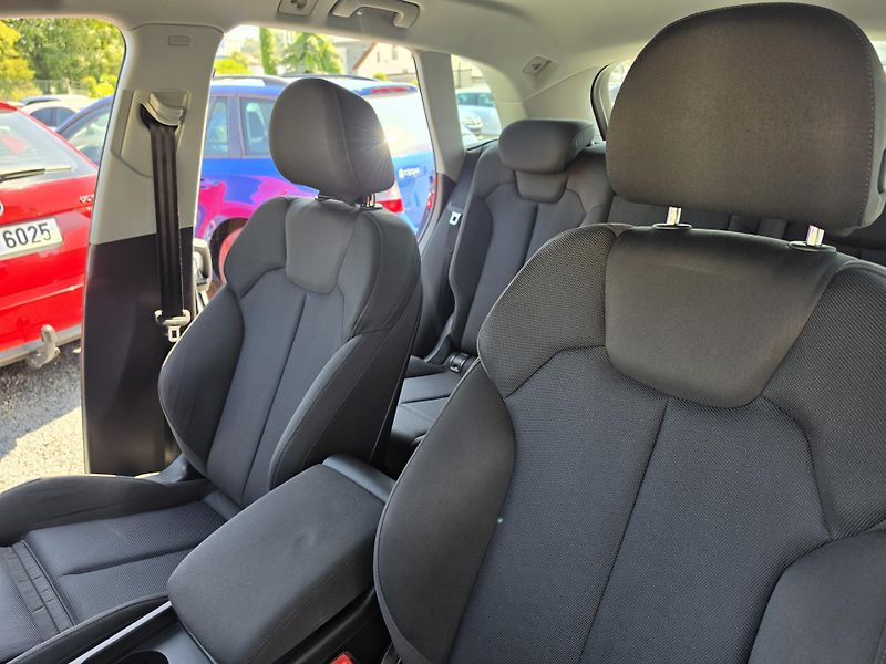 Audi Q5 2.0 TFSI S-Line Hybrid  - fotka 16 z 21